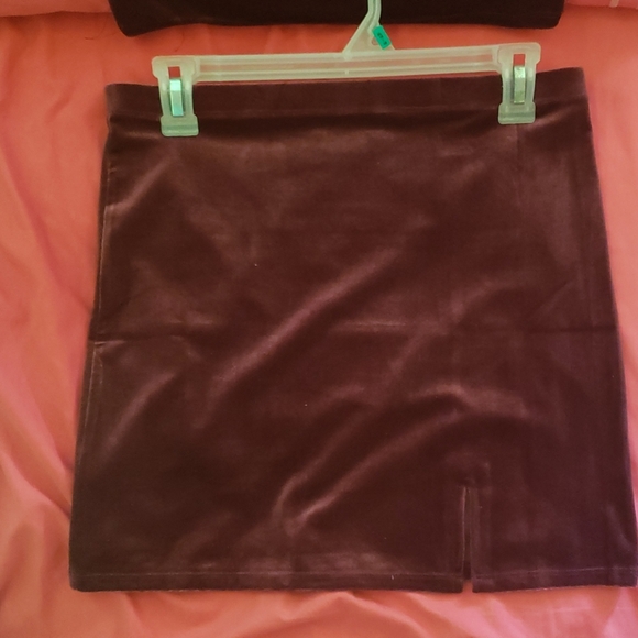 Maroon 2 piece set - Picture 3 of 3